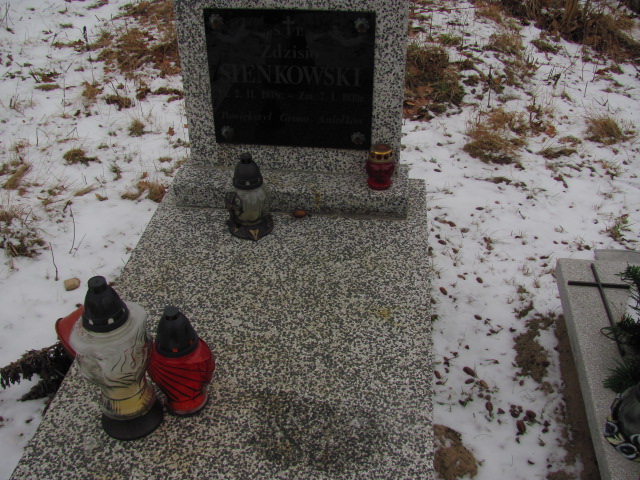Grób Zdzisław Sienkowski